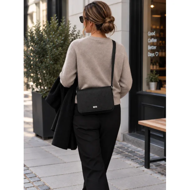 Bon Gout Flap Bag Montana